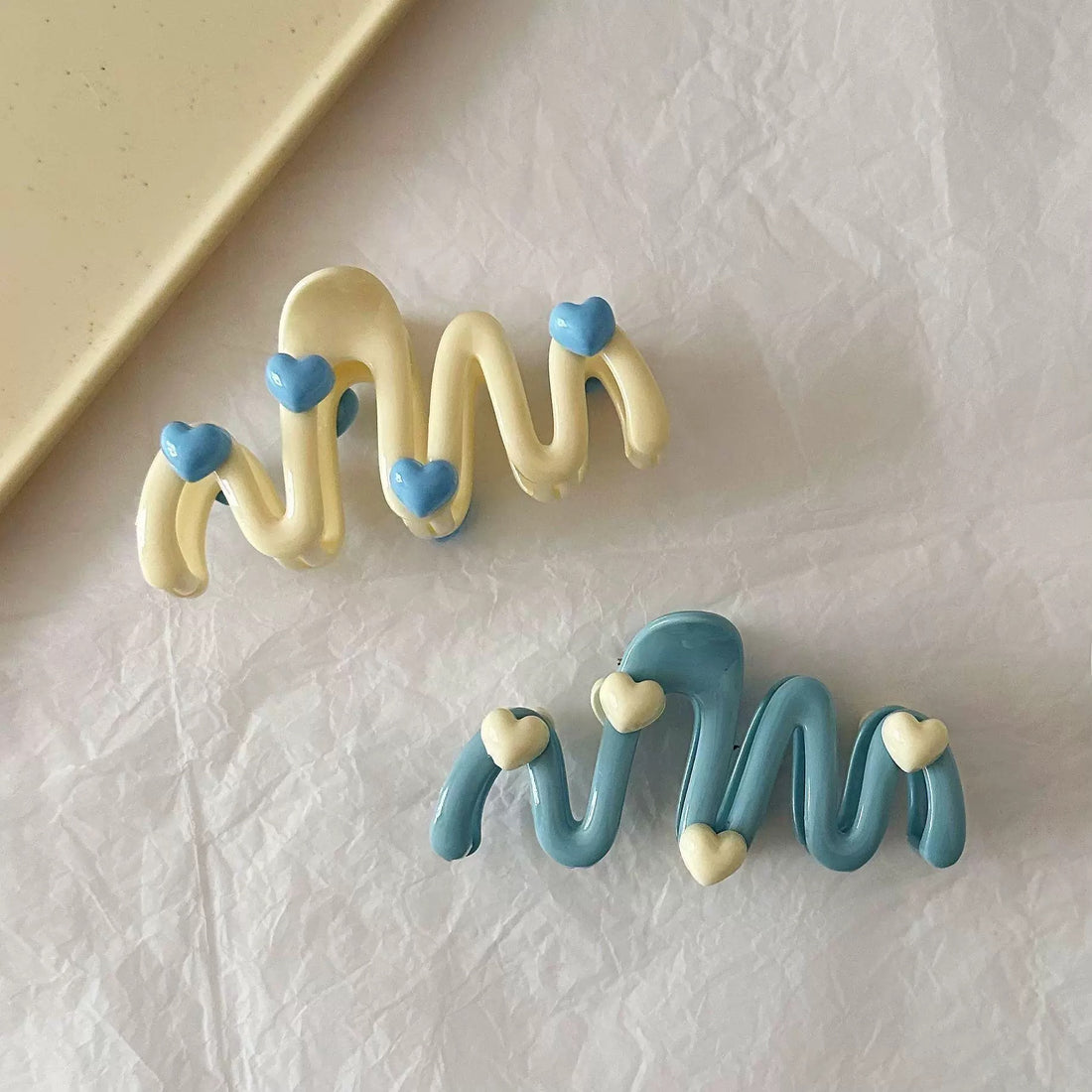 Cream-colored aesthetic shark clip for ponytails