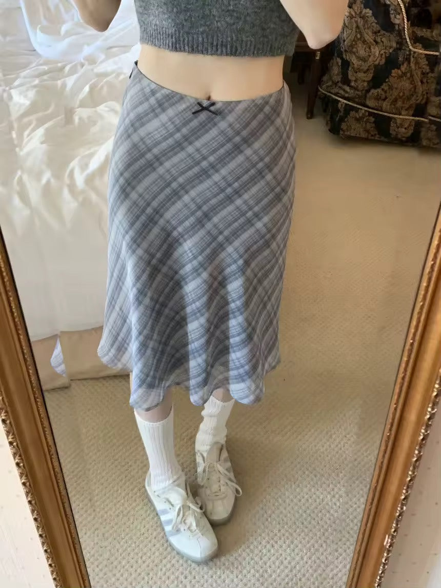 2000s aesthetic skirt perfect for school and casual wear