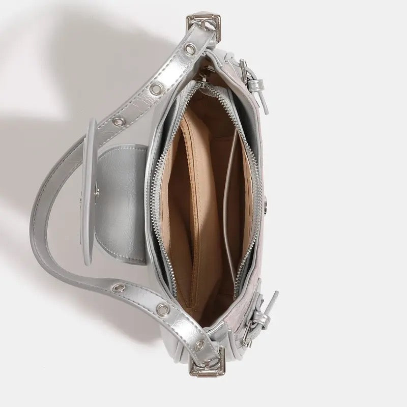 Cute e-girl shoulder bag with crocodile embossing, punk rivets, adjustable strap, ideal for Y2K and alt aesthetic outfits