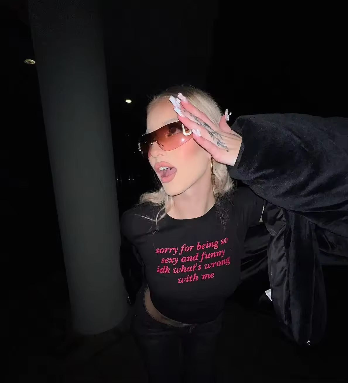 Retro 2000s girl’s cropped tee styled with low-rise jeans