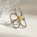 Light luxury daisy ring with an intricate hollow pattern