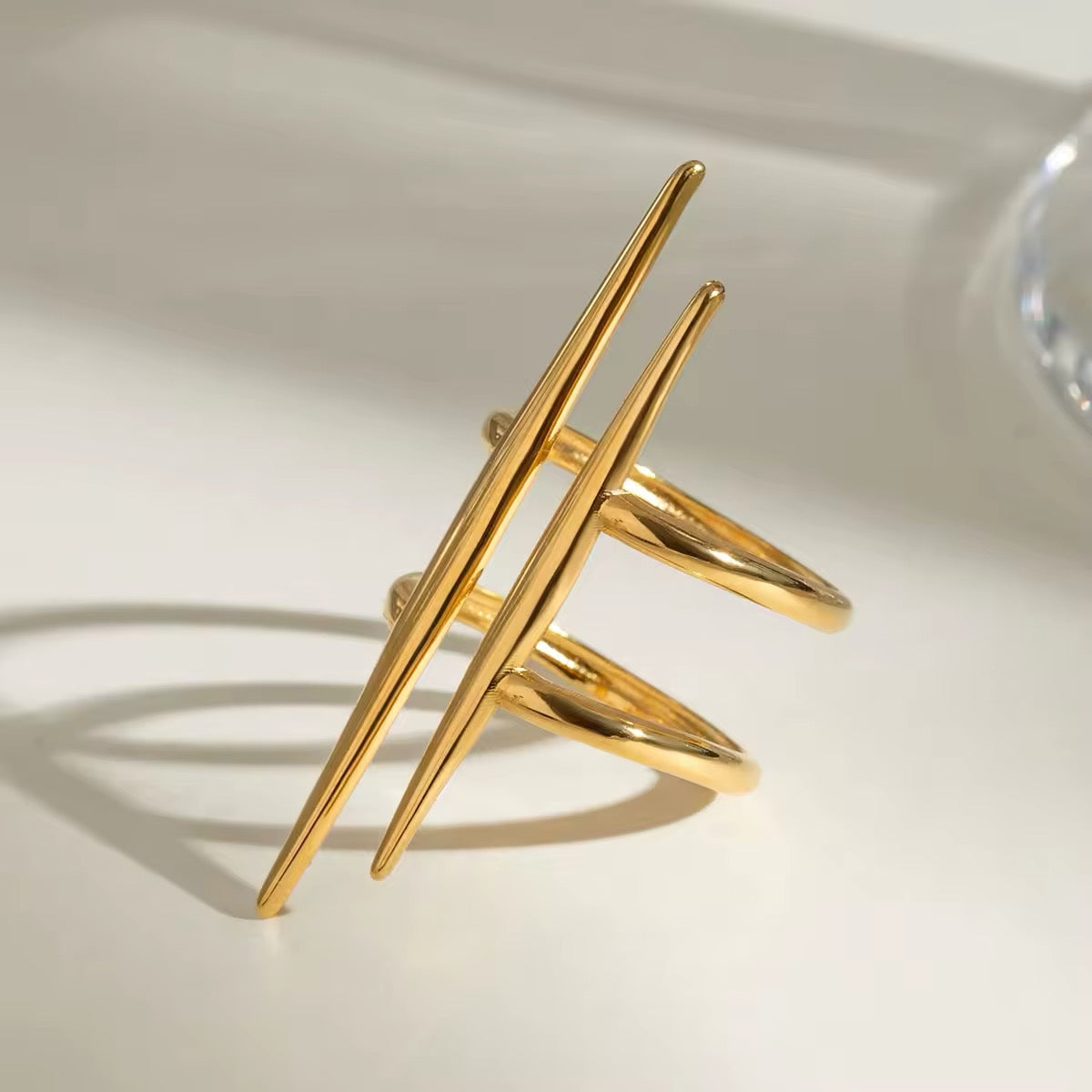 Luxury anti-allergic geometric ring with minimalist elegance