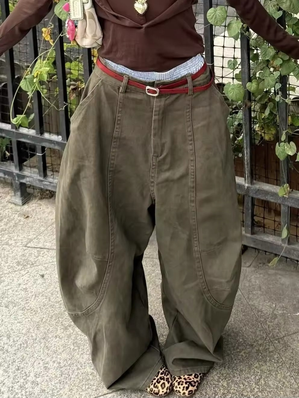 Retro wide-leg pants for women styled with crop top