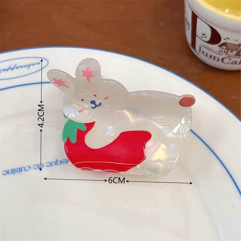 Mini cartoon bear acrylic clip with a red beret, perfect for playful and child-like styles