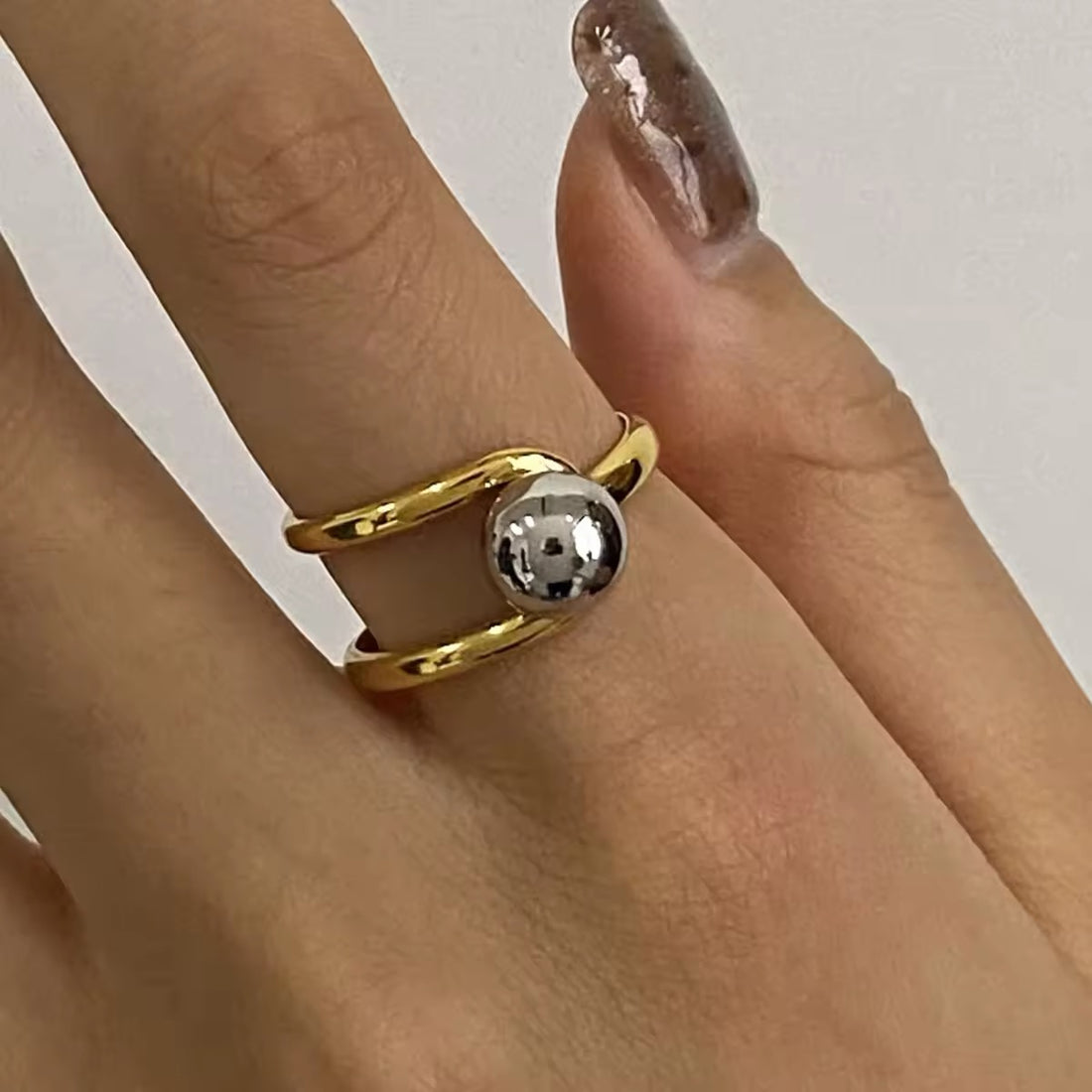 Elegant 18K gold-plated minimalist ball ring with hollow line design