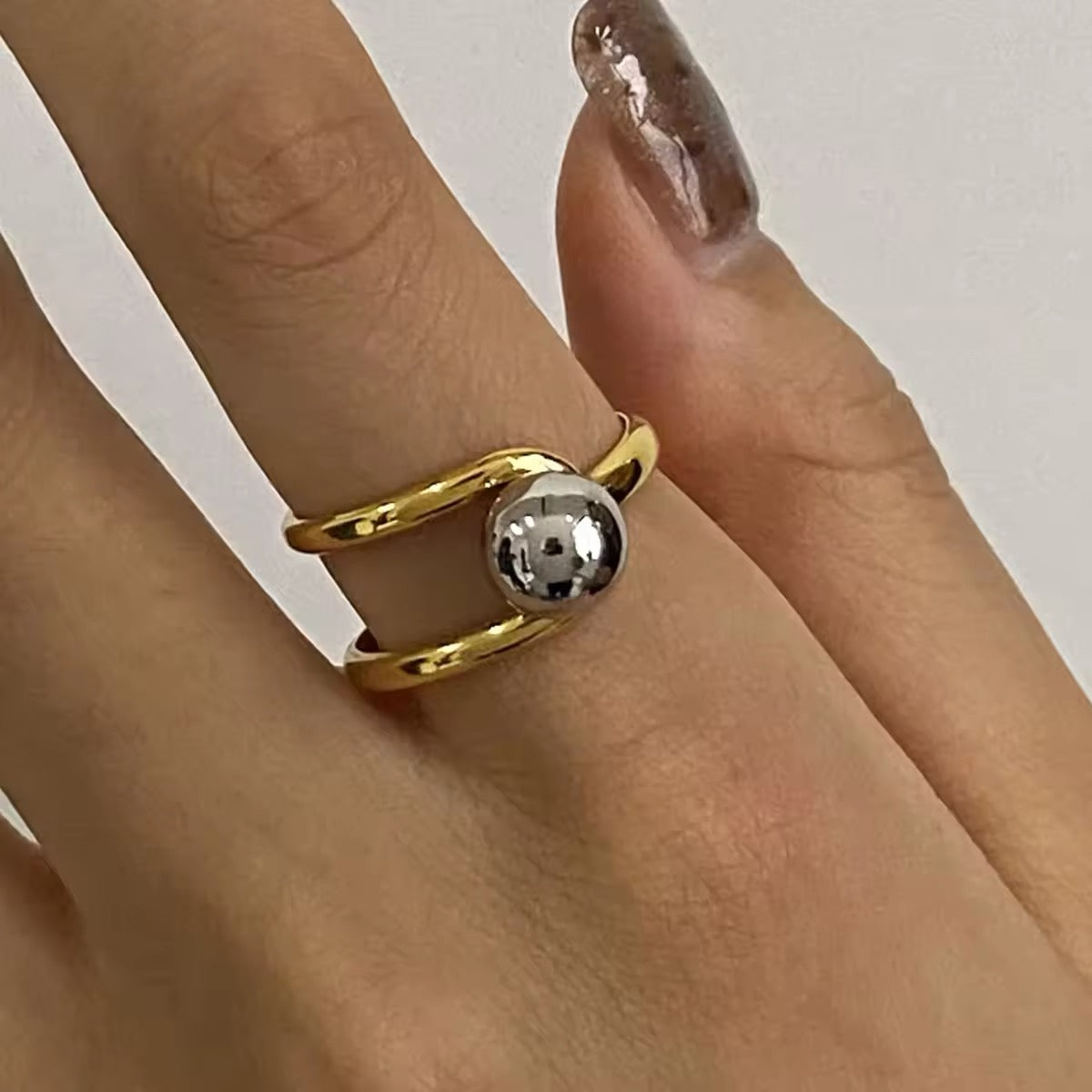 Elegant 18K gold-plated minimalist ball ring with hollow line design