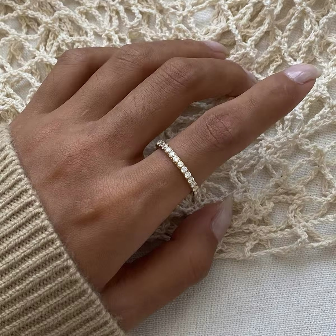 Chic and trendy minimalist gold ring for women