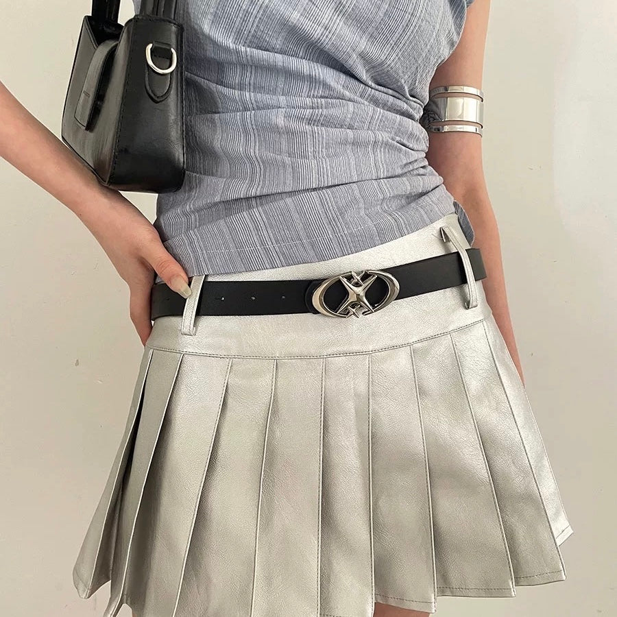 Durable leather belt with punk star details – ideal gift for fashion lovers