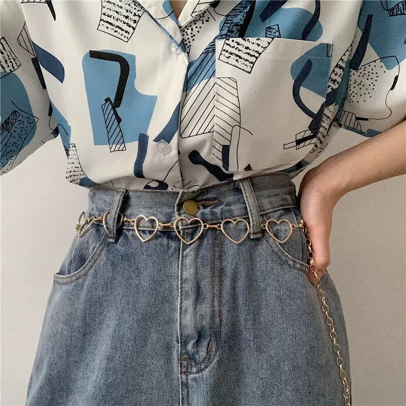 Y2K metal waist belt with heart design on low-rise jeans