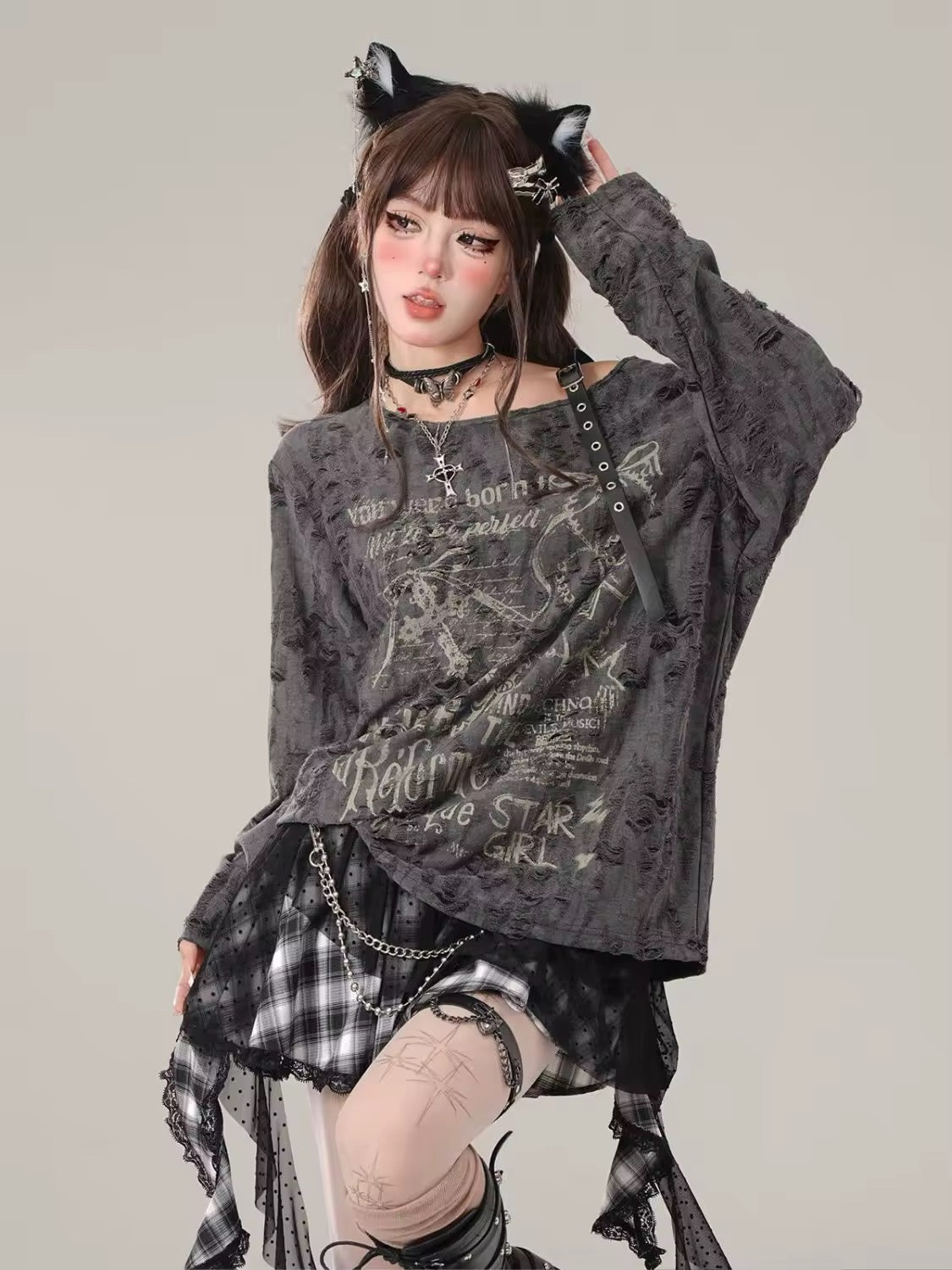 Gothic off shoulder top for e-girl and alternative streetwear look