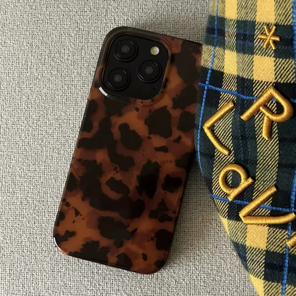 Stylish retro phone case with tortoiseshell and leopard design
