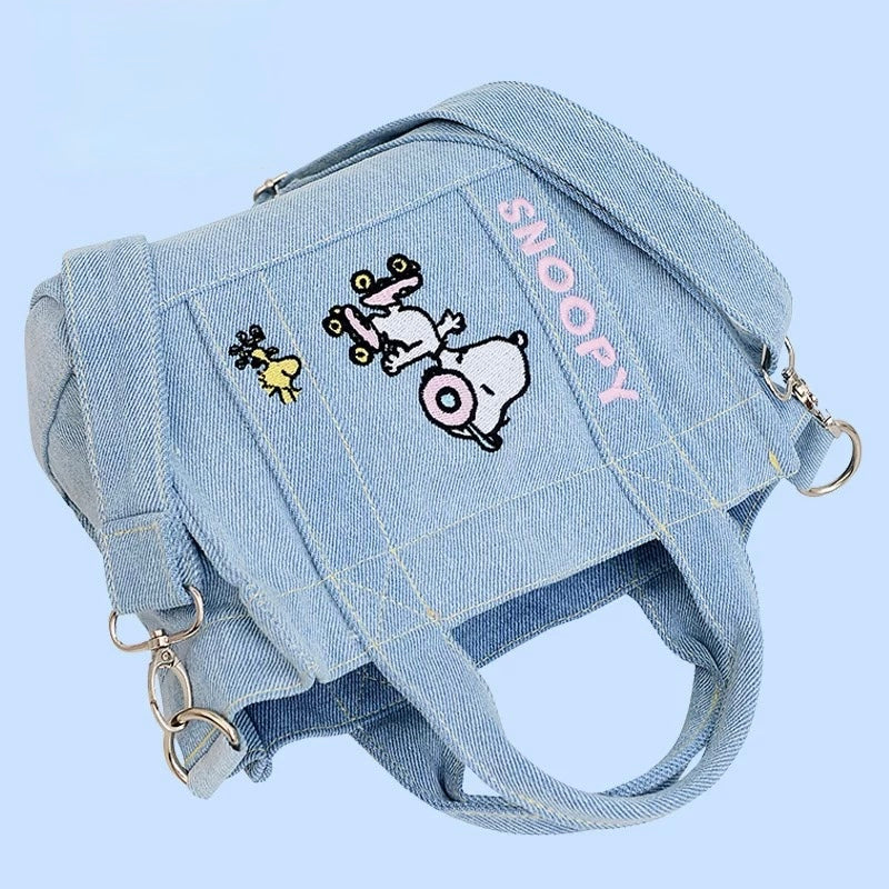 Adjustable crossbody strap on Snoopy student bag
