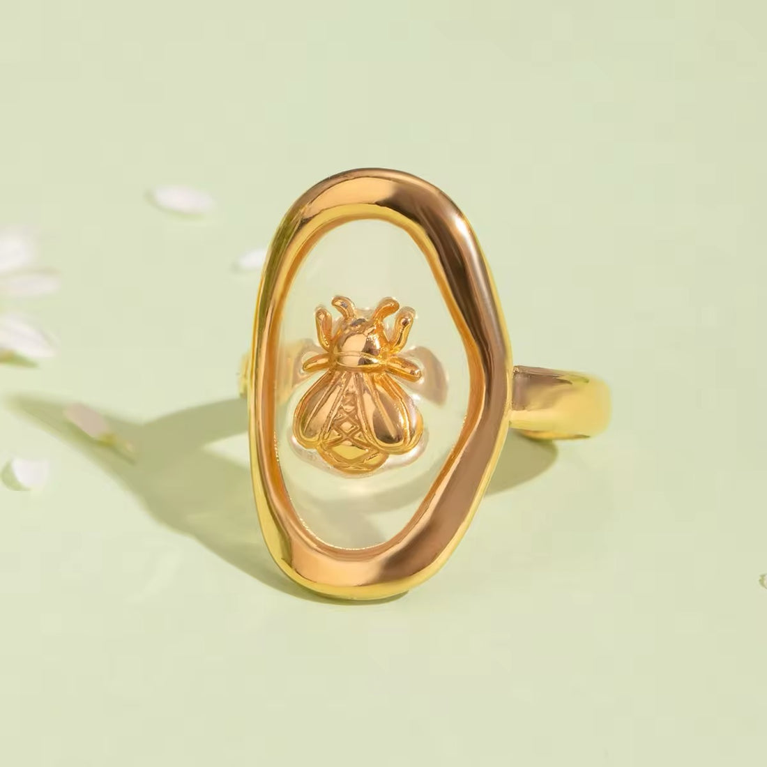 Elegant oval bee ring crafted from 18K gold-plated stainless steel