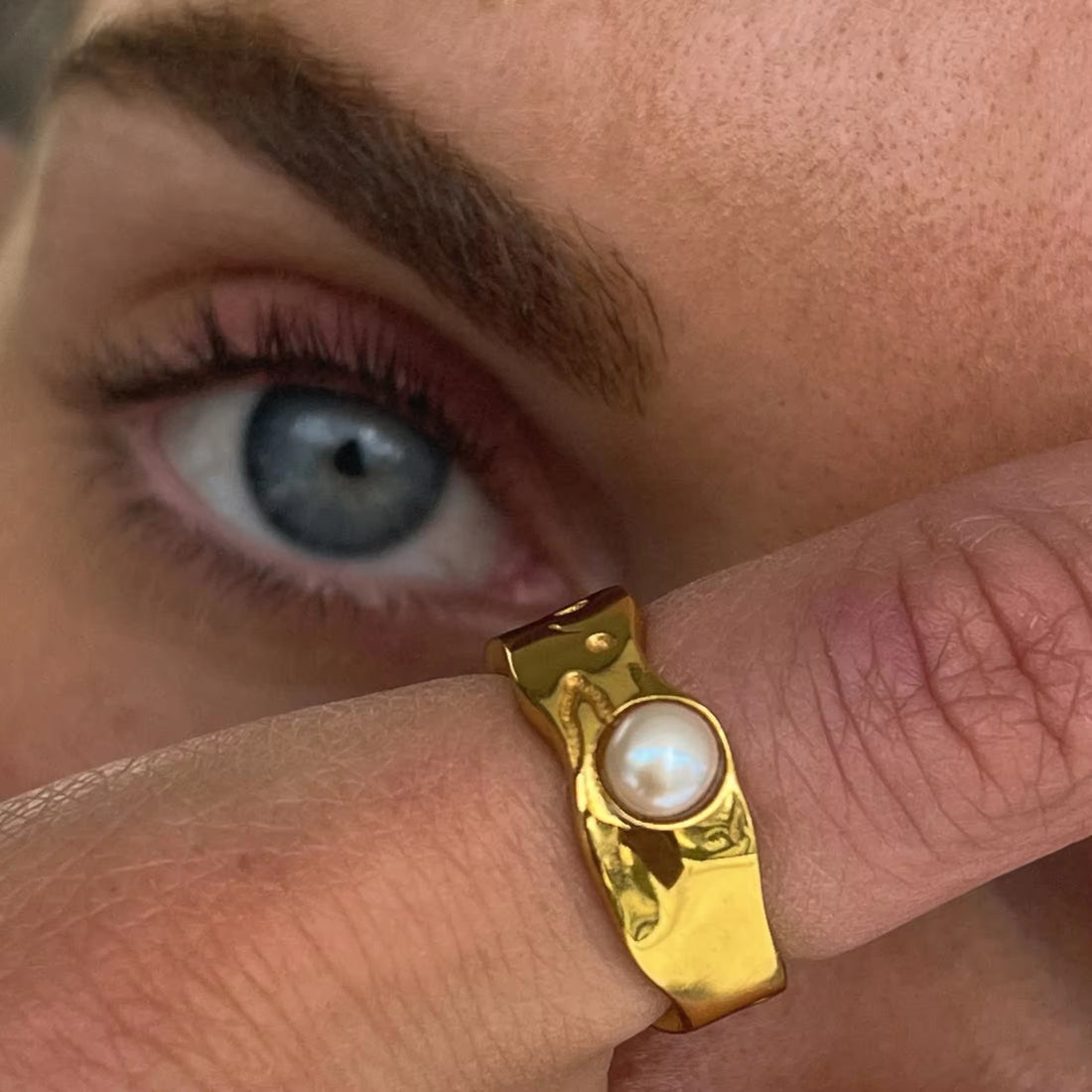 French Pearl Ring with 18K gold-plated stainless steel