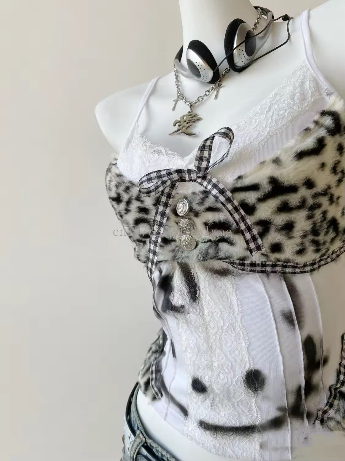 Front view of Y2K Hello Kitty leopard lace corset tank top with kawaii design and slim fit