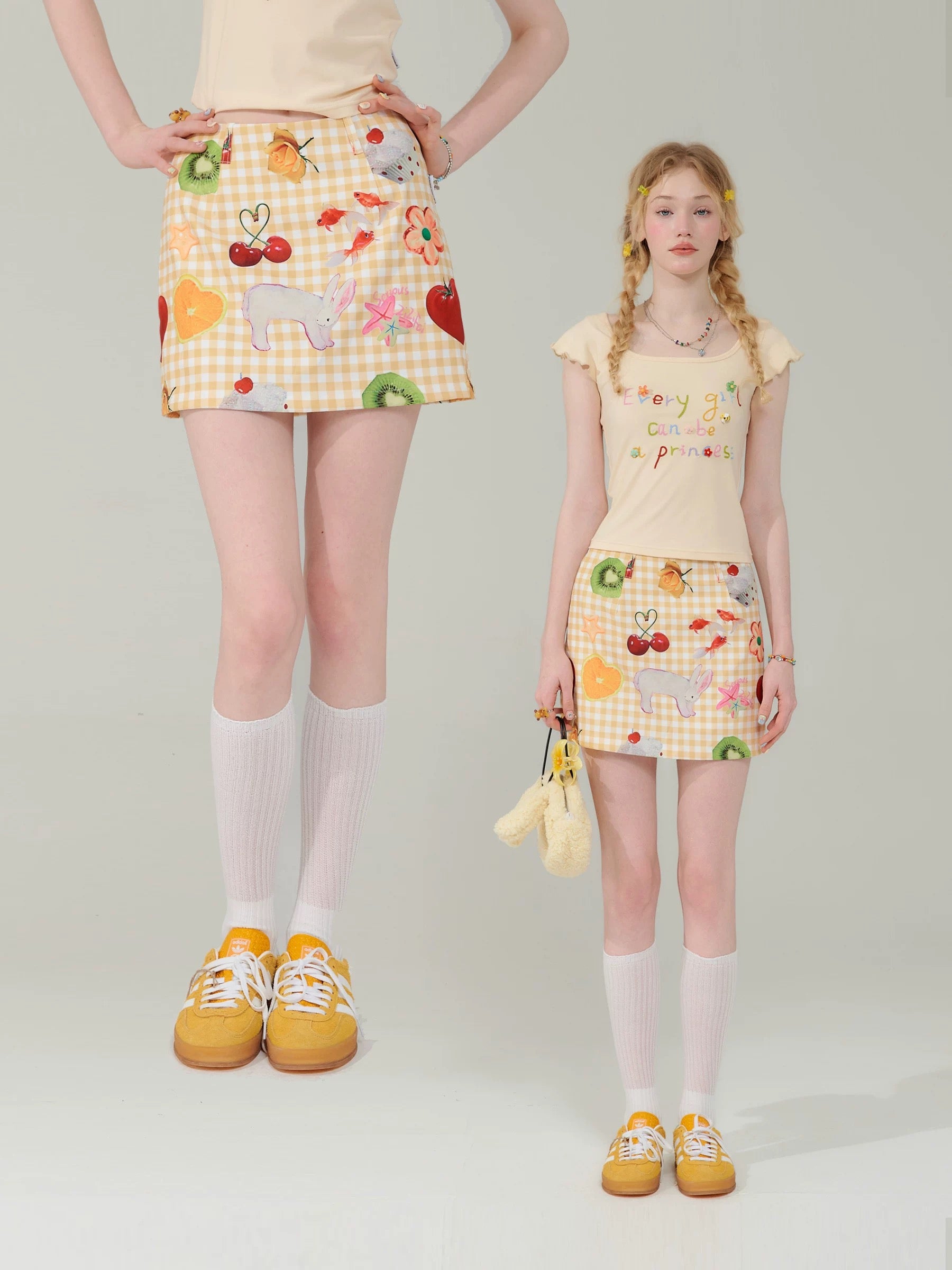 High-waist plaid mini skirt with adorable fruit patterns for summer